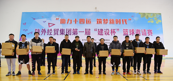 11中共富平縣委常委、政法委書記杜銀虎為第二名獲獎隊頒獎_副本.jpg